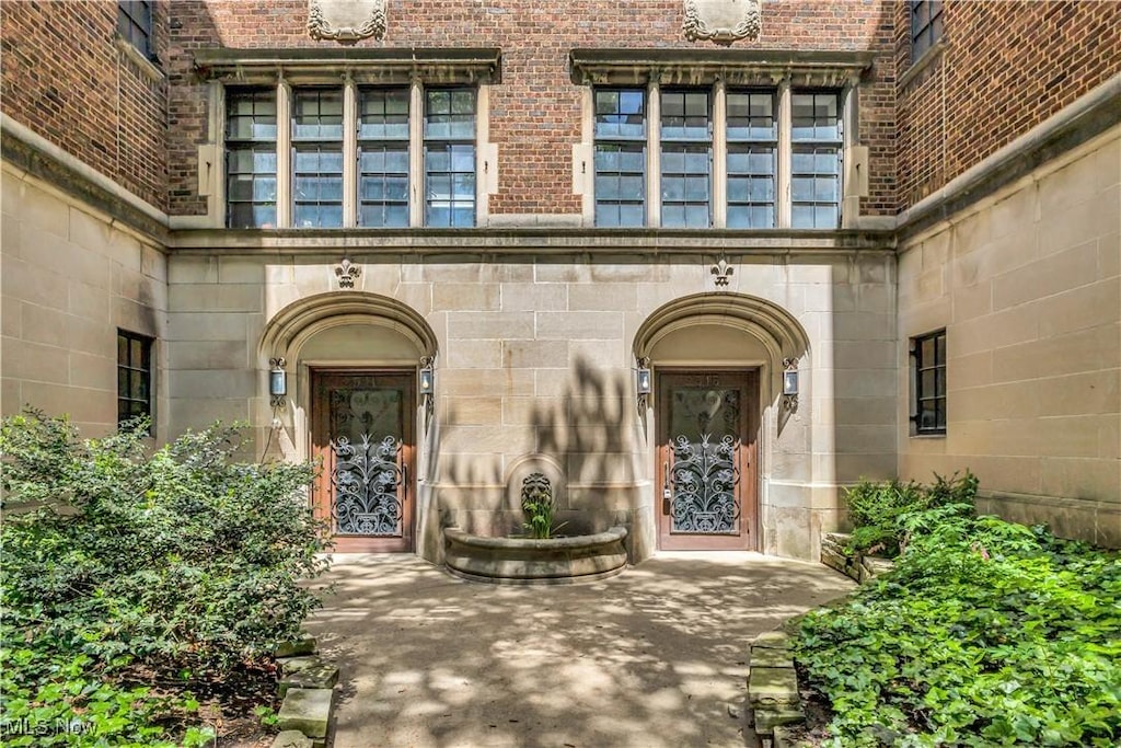2515 Overlook Rd Unit 11, Cleveland Heights, OH 44106 - view of exterior entry with brick siding
