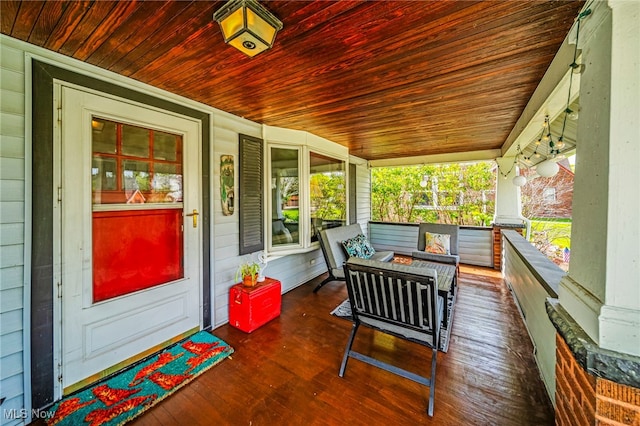 sunroom / solarium featuring an outdoor fire pit