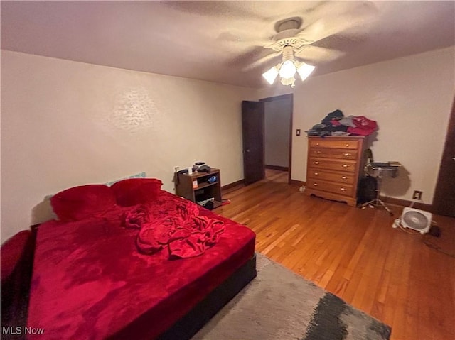 553 Willard Ave SE, Warren, OH 44483 - bedroom featuring light wood-style flooring and a ceiling fan