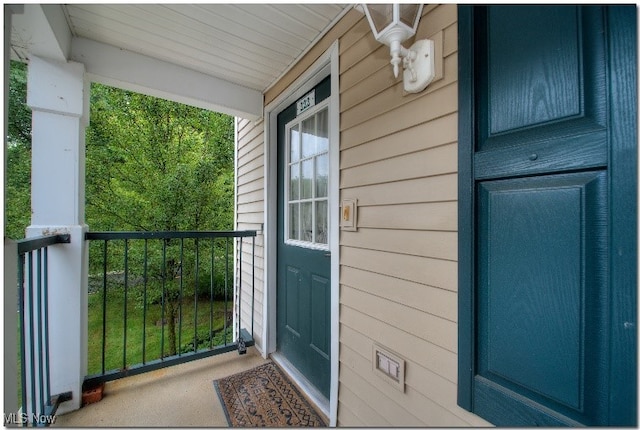 doorway to property with covered porch