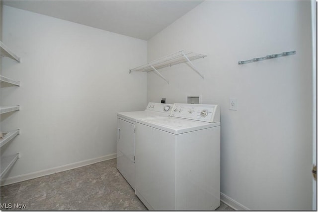 laundry area featuring washer and clothes dryer and baseboards