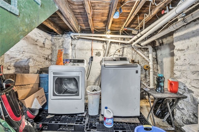 1821 E 30th St, Lorain, OH 44055 - utility room featuring washing machine and dryer