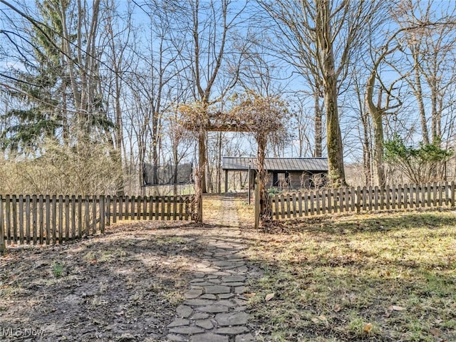 555 E Milton St, Alliance, OH 44601 - view of yard featuring fence and an outdoor structure