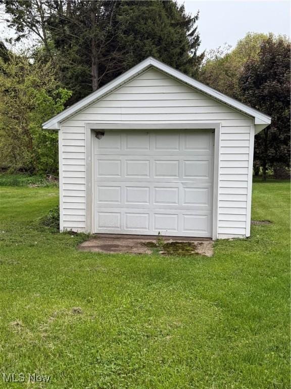 view of detached garage