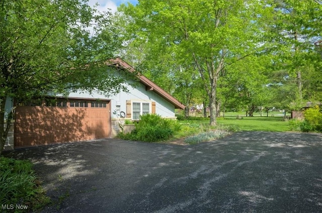 31 Garden Park Dr, Chagrin Falls, OH 44022 - view of side of home with a garage and driveway