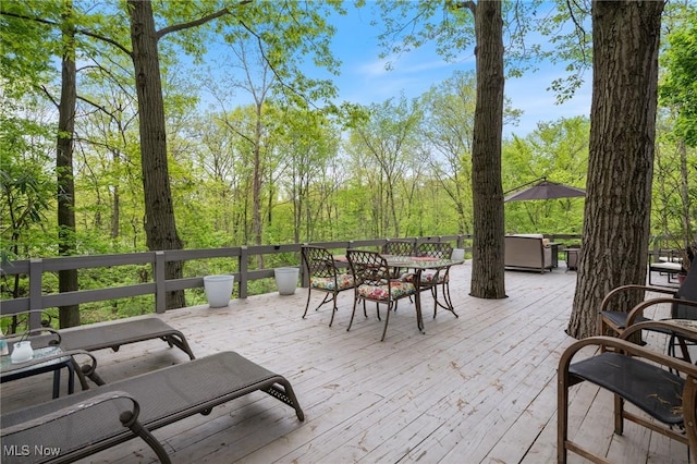 540 Bent Creek Oval, Aurora, OH 44202 - deck with outdoor dining area