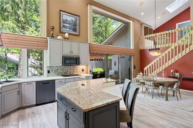 540 Bent Creek Oval, Aurora, OH 44202 - kitchen featuring dishwashing machine, a sink, stainless steel microwave, gray cabinetry, and healthy amount of natural light