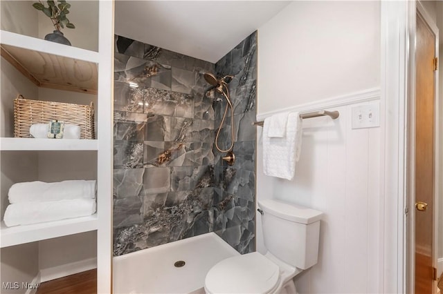 2400 Saybrook Rd, University Heights, OH 44118 - bathroom featuring toilet and a tile shower