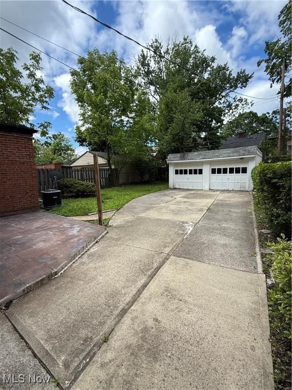 2400 Saybrook Rd, University Heights, OH 44118 - view of detached garage