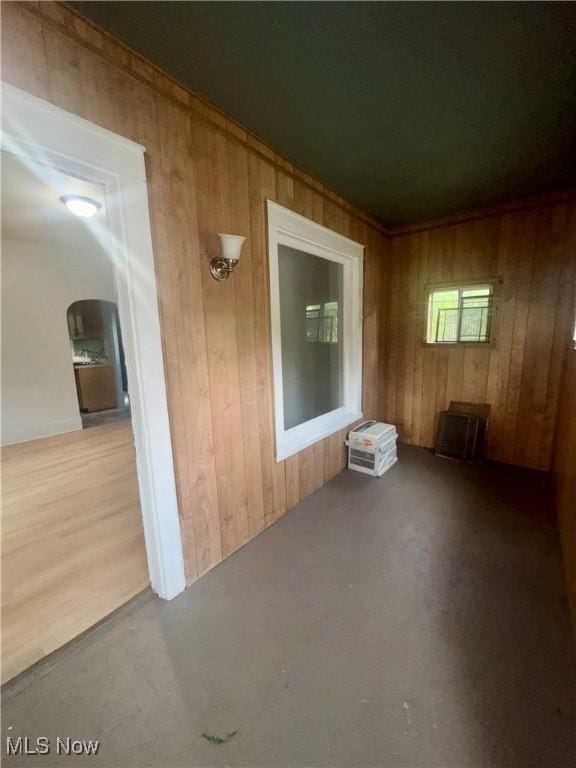 556 W Myrtle Ave, Youngstown, OH 44511 - photo 2