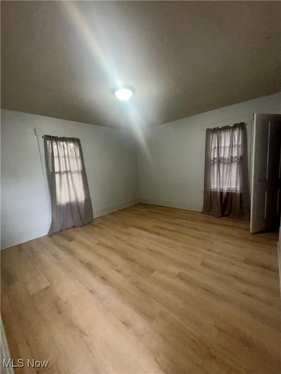 556 W Myrtle Ave, Youngstown, OH 44511 - photo 11