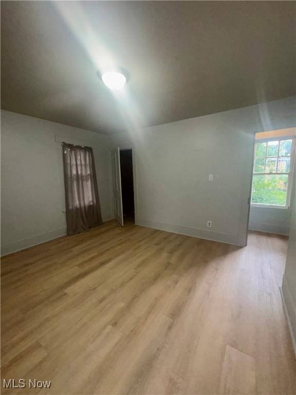 556 W Myrtle Ave, Youngstown, OH 44511 - photo 12