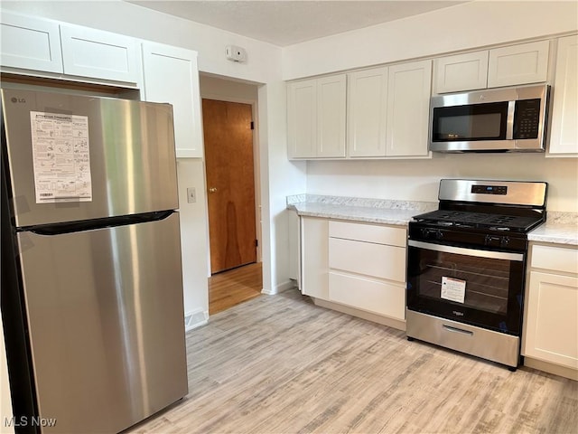 9744 Andrea Dr, Concord, OH 44060 - kitchen featuring stainless steel appliances, light wood finished floors, and light countertops