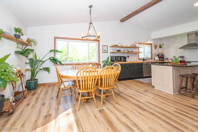 dining space with light wood-style flooring, a chandelier, baseboards, and recessed lighting