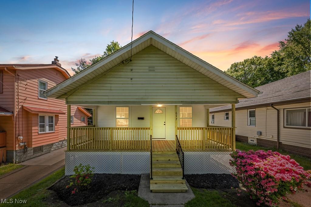 617 Sanford Ave, Akron, OH 44305 - bungalow featuring covered porch