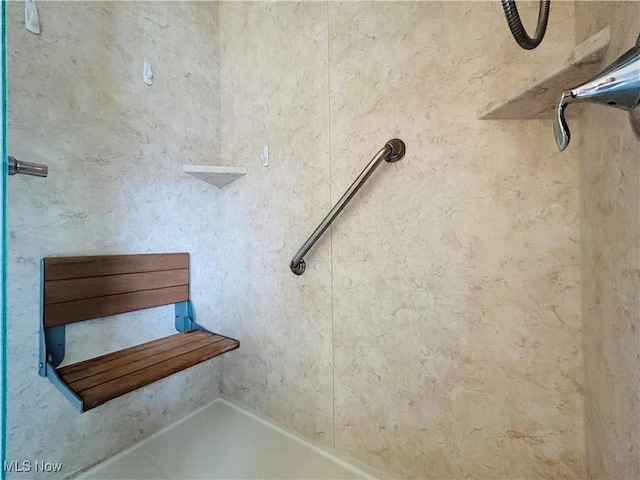 2270 S Commodore Ct, Lakeside-Marblehead, OH 43440 - bathroom featuring a shower