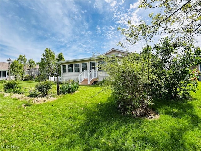 2270 S Commodore Ct, Lakeside-Marblehead, OH 43440 - rear view of house with a yard