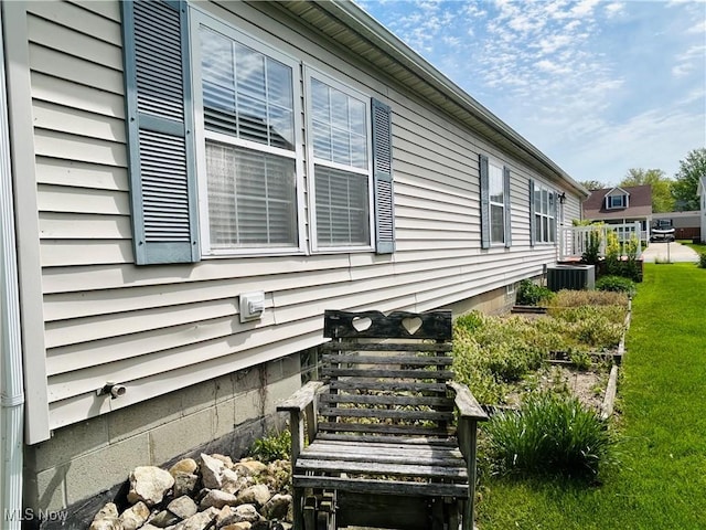 2270 S Commodore Ct, Lakeside-Marblehead, OH 43440 - view of side of home with central AC