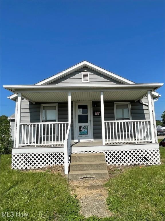 623 S 2nd St, Coshocton, OH 43812 - view of front facade featuring a porch and a front yard