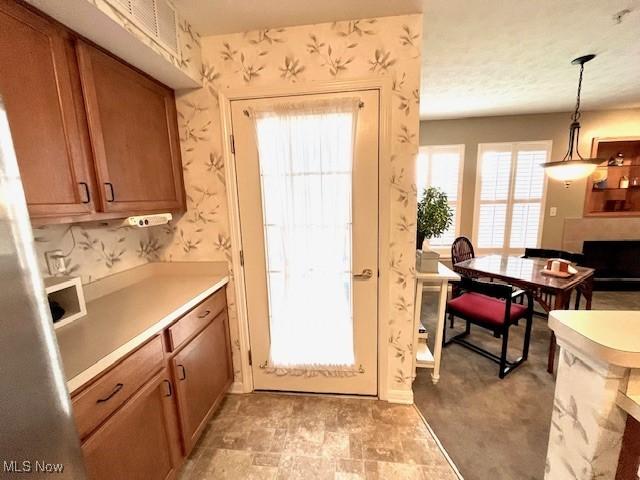 23003 Chandlers Ln Unit 219, Olmsted Falls, OH 44138 - entryway featuring wallpapered walls and a fireplace