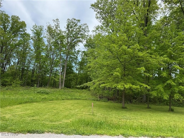 16646 Oakwood Dr, Lake Milton, OH 44429