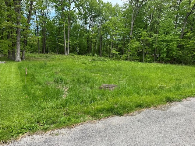 16646 Oakwood Dr, Lake Milton, OH 44429