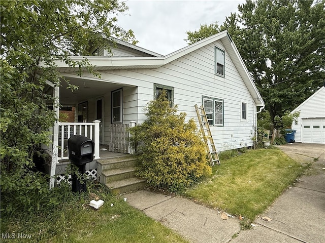 view of front of house featuring covered porch