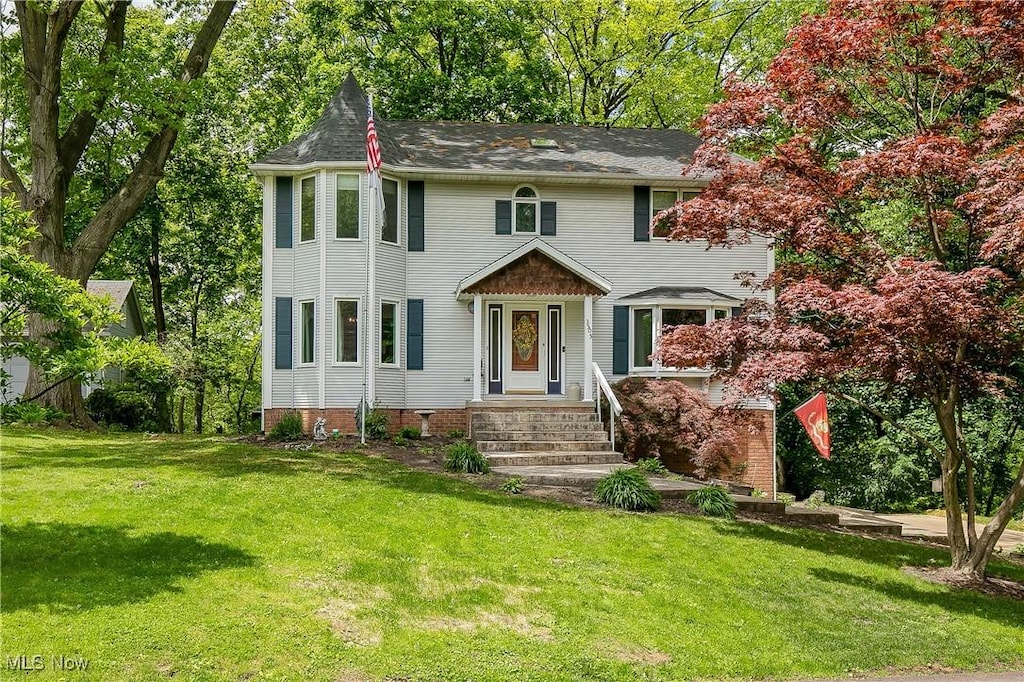 3505 Culver Cir NW, Canton, OH 44709 - victorian house featuring a front lawn