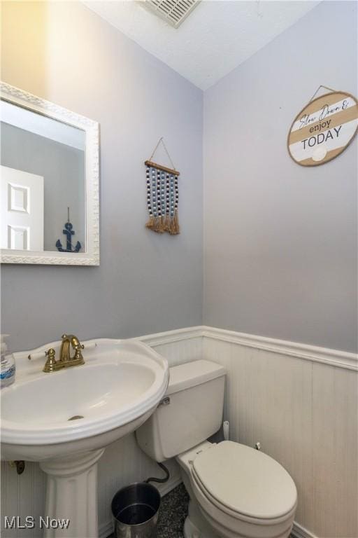 80 Landings Way, Avon Lake, OH 44012 - bathroom with wainscoting and toilet