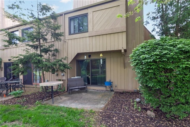 80 Landings Way, Avon Lake, OH 44012 - back of house featuring a patio
