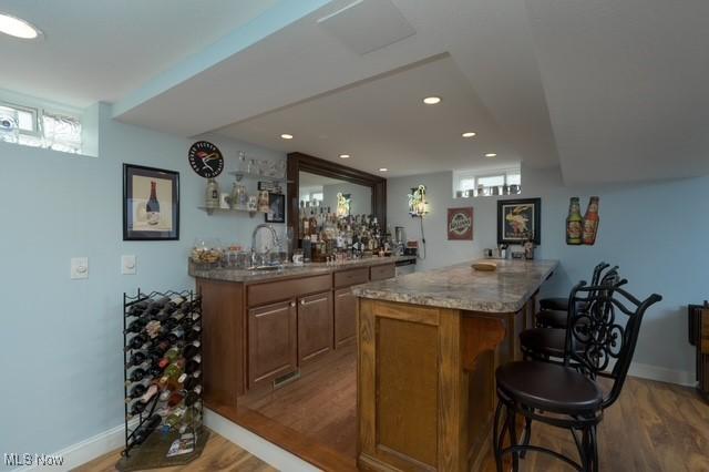 6352 Creekside Trl, Solon, OH 44139 - indoor wet bar with wood finished floors, recessed lighting, and baseboards