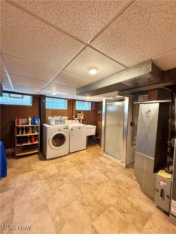 5460 Coronada Dr, Mentor-On-The-Lake, OH 44060 - laundry room with independent washer and dryer