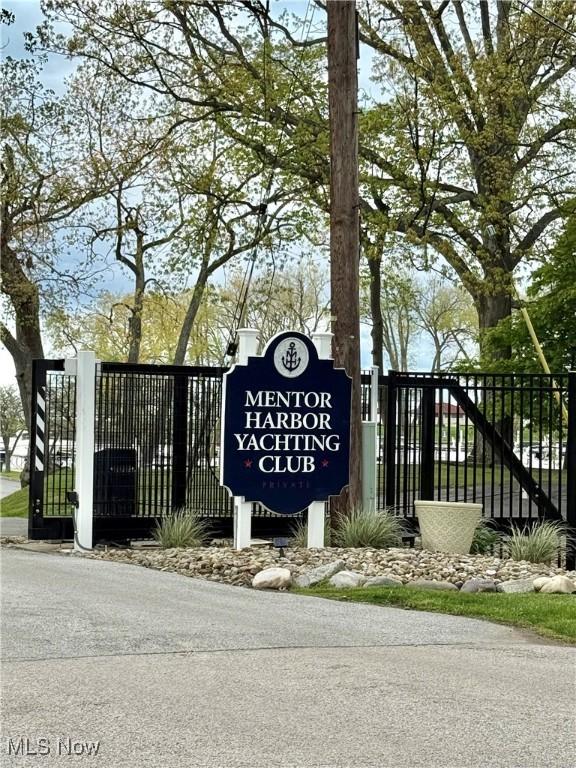 5460 Coronada Dr, Mentor-On-The-Lake, OH 44060 - community sign with fence