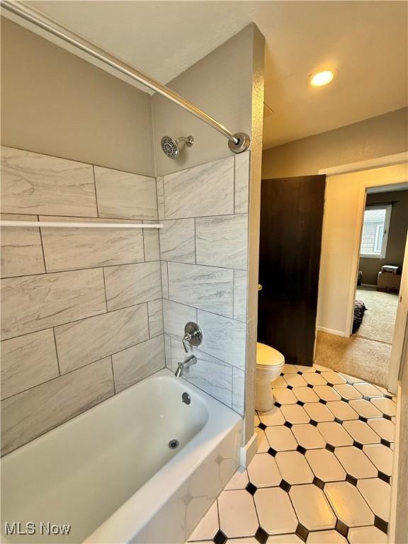 5460 Coronada Dr, Mentor-On-The-Lake, OH 44060 - full bathroom featuring toilet, washtub / shower combination, tile patterned floors, recessed lighting, and baseboards