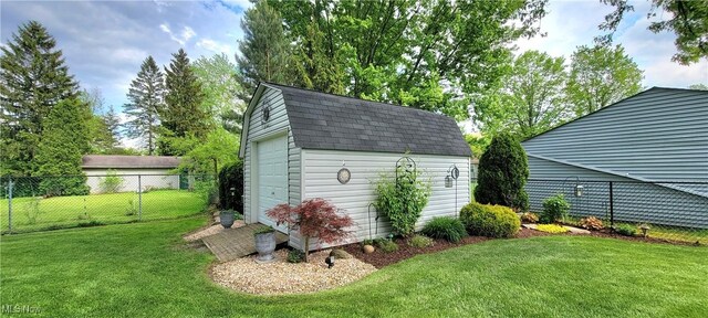 view of outdoor structure with an outdoor structure