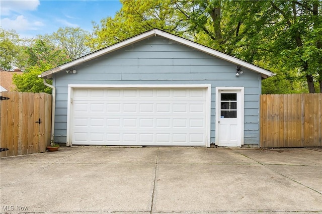 211 Harcourt Dr, Akron, OH 44313 - detached garage with fence