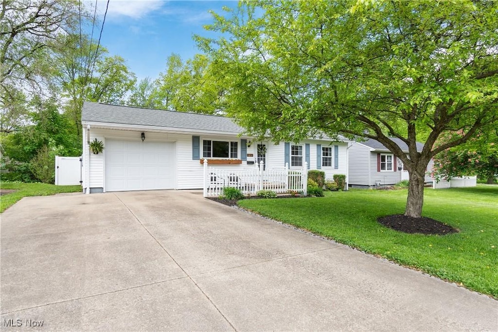 215 Parkway Blvd, Alliance, OH 44601 - single story home with covered porch, an attached garage, and concrete driveway