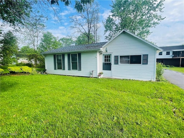 240 E 11th St, Ashland, OH 44805 - rear view of house with a yard