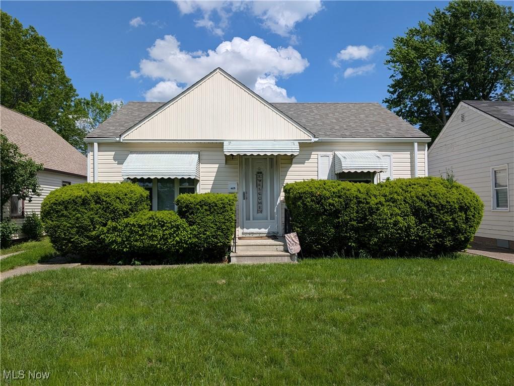 4625 W 147th St, Cleveland, OH 44135 - bungalow featuring a front yard, a shingled roof, and entry steps
