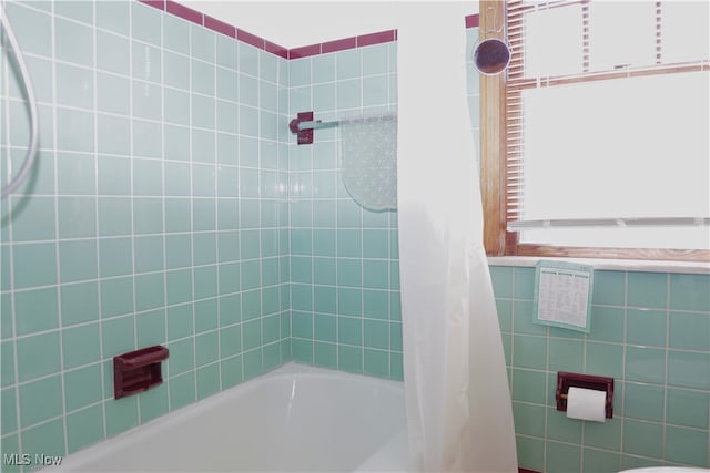 full bath featuring shower / bath combo with shower curtain