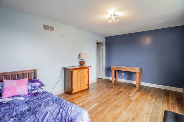 7841 State St NE, Louisville, OH 44641 - bedroom featuring light wood-style flooring and baseboards