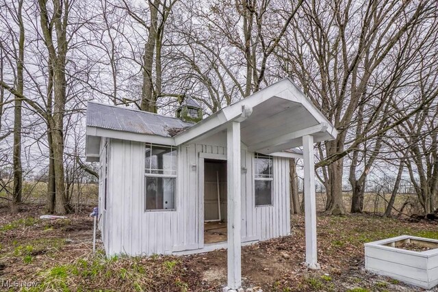 7841 State St NE, Louisville, OH 44641 - view of outbuilding with an outdoor structure