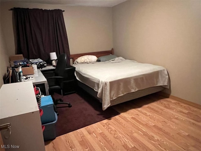 2165 Stony Hill Rd, Hinckley, OH 44233 - bedroom featuring light wood finished floors and a desk