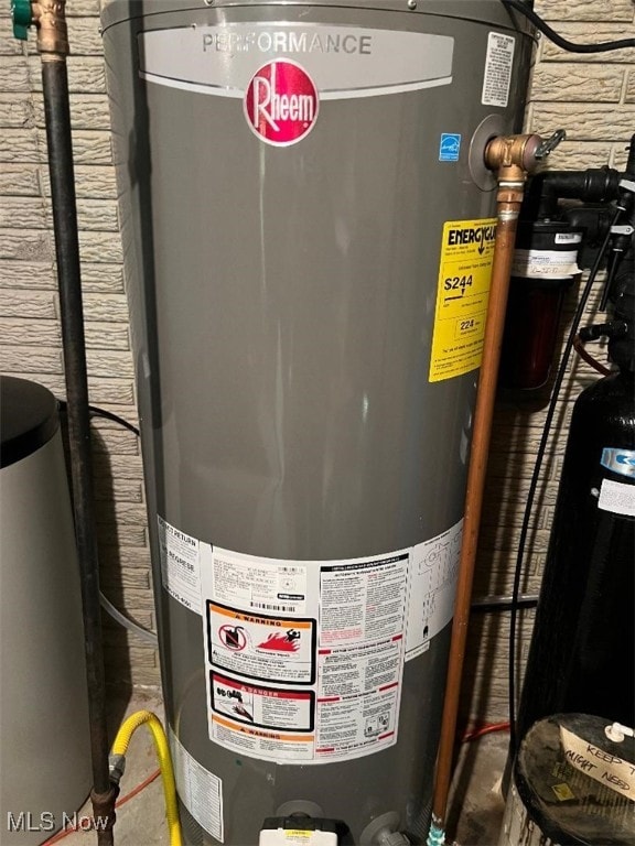 2165 Stony Hill Rd, Hinckley, OH 44233 - utilities featuring gas water heater