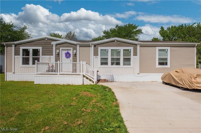 4691 Scenic Dr, Ravenna, OH 44266 - manufactured / mobile home with a front yard