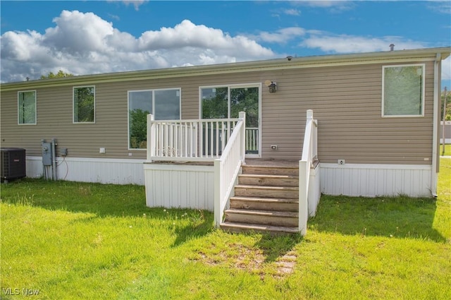 4691 Scenic Dr, Ravenna, OH 44266 - rear view of property featuring central AC and a lawn