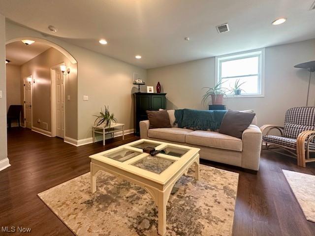 6836 Twin Oaks Ct, Canfield, OH 44406 - living area with arched walkways, dark wood-type flooring, baseboards, and recessed lighting