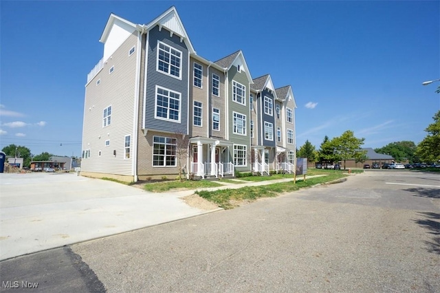 2087 Wynn Rd, Cleveland, OH 44118 - view of front of home