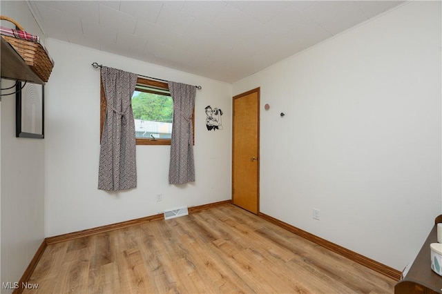 272 Cheyenne Trl, Malvern, OH 44644 - empty room with light wood finished floors and baseboards