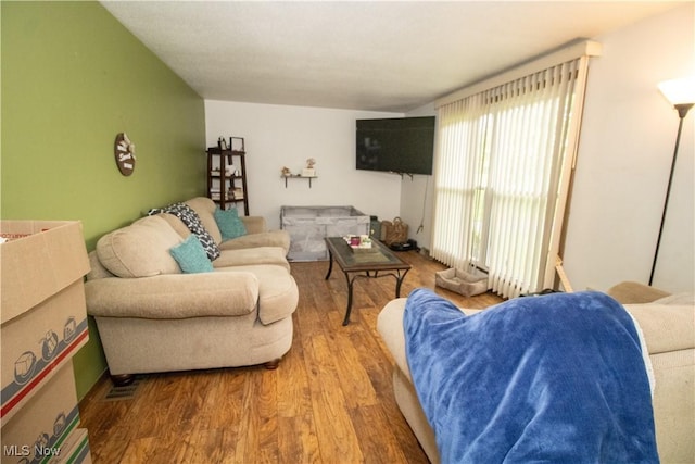 6333 Warren Sharon Rd, Oh, OH 44403 - living room featuring wood finished floors
